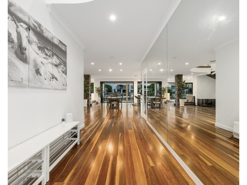 34 Knightsbridge Parade West, Sovereign Islands QLD 4216