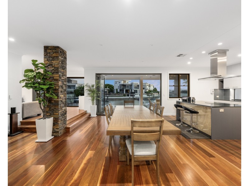 34 Knightsbridge Parade West, Sovereign Islands QLD 4216