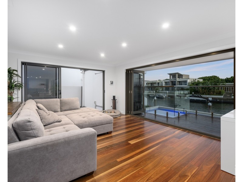 34 Knightsbridge Parade West, Sovereign Islands QLD 4216