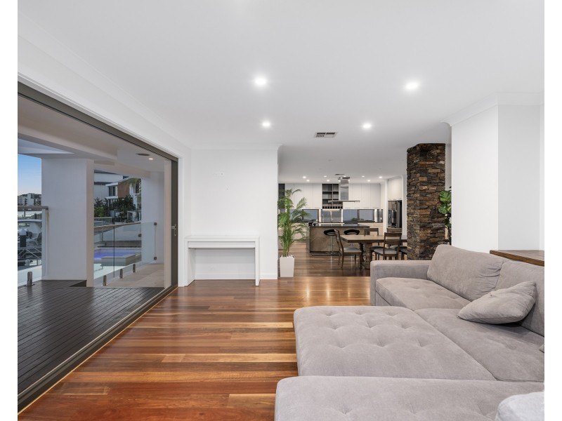 34 Knightsbridge Parade West, Sovereign Islands QLD 4216