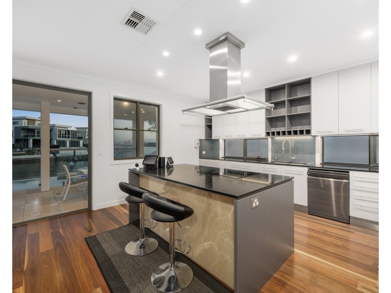 34 Knightsbridge Parade West, Sovereign Islands QLD 4216