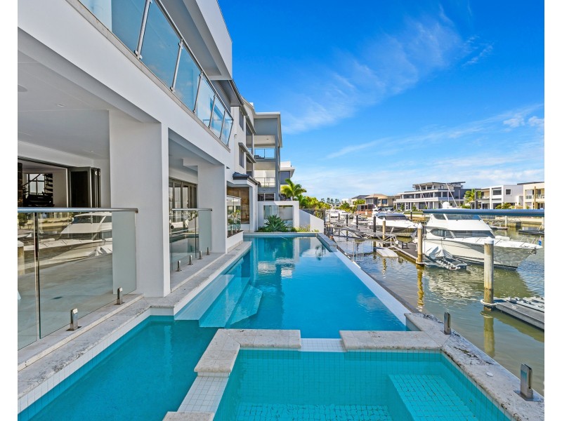 34 Knightsbridge Parade West, Sovereign Islands QLD 4216
