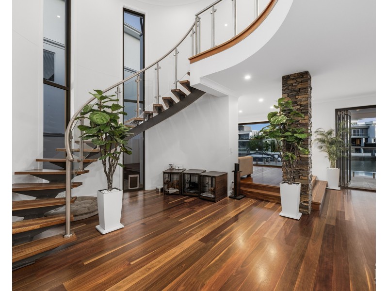 34 Knightsbridge Parade West, Sovereign Islands QLD 4216