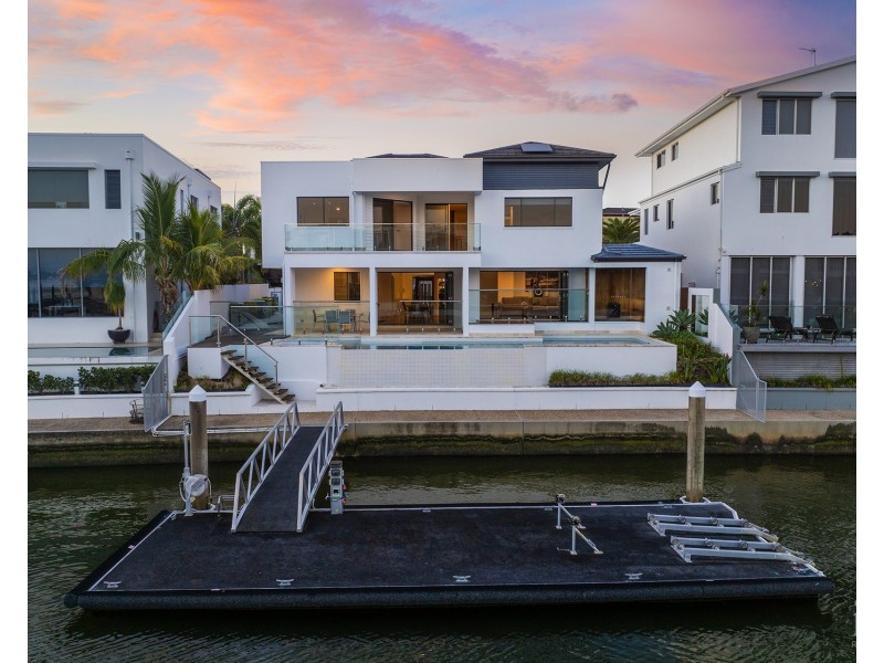 34 Knightsbridge Parade West, Sovereign Islands QLD 4216