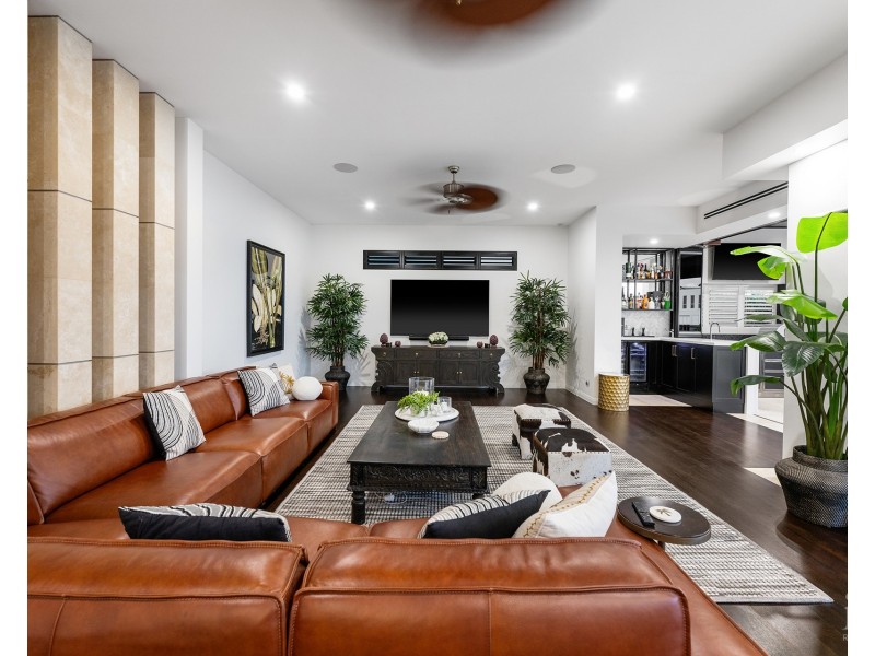 88 Royal Albert Crescent, Sovereign Islands QLD 4216