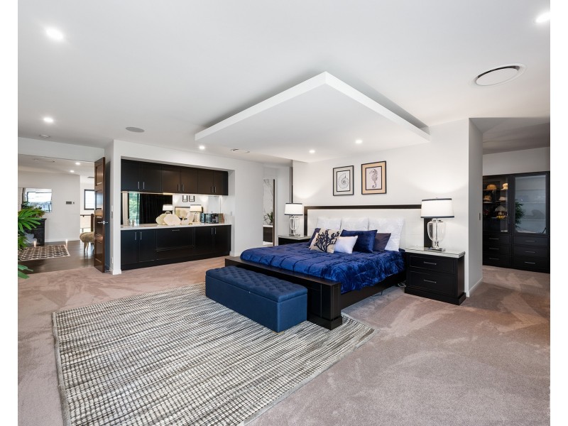 88 Royal Albert Crescent, Sovereign Islands QLD 4216