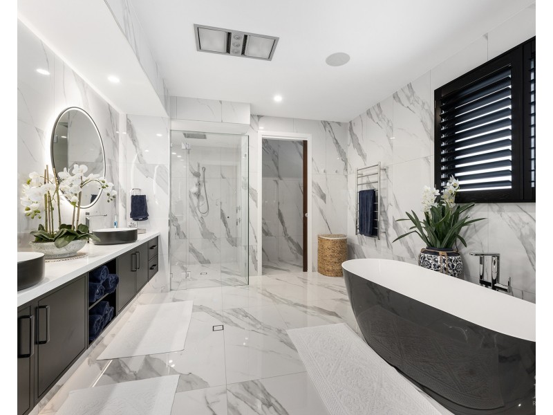 88 Royal Albert Crescent, Sovereign Islands QLD 4216