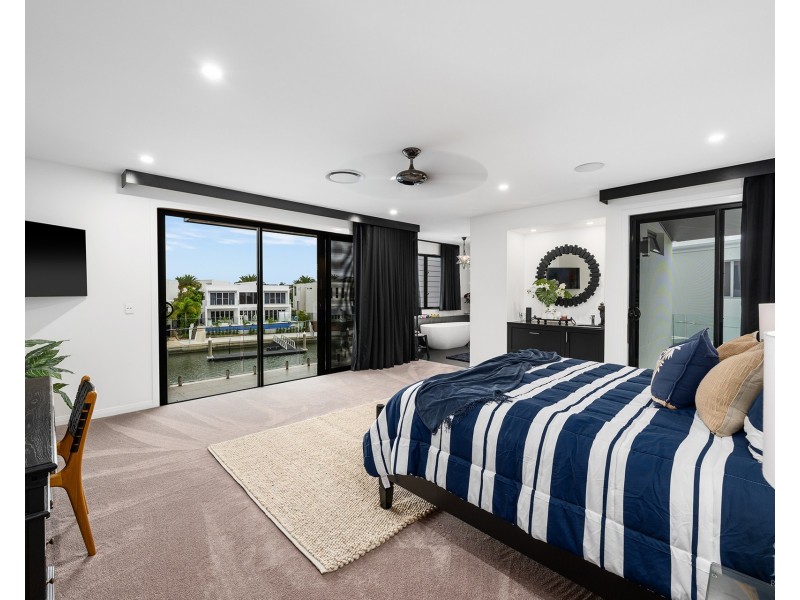 88 Royal Albert Crescent, Sovereign Islands QLD 4216