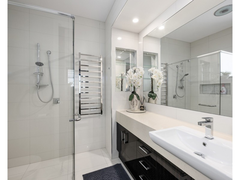 88 Royal Albert Crescent, Sovereign Islands QLD 4216