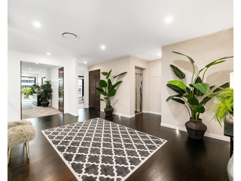 88 Royal Albert Crescent, Sovereign Islands QLD 4216