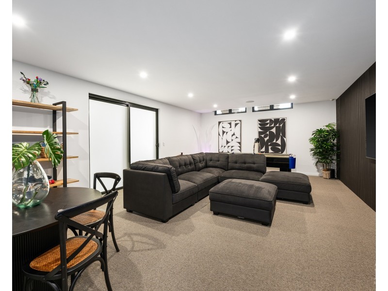 88 Royal Albert Crescent, Sovereign Islands QLD 4216