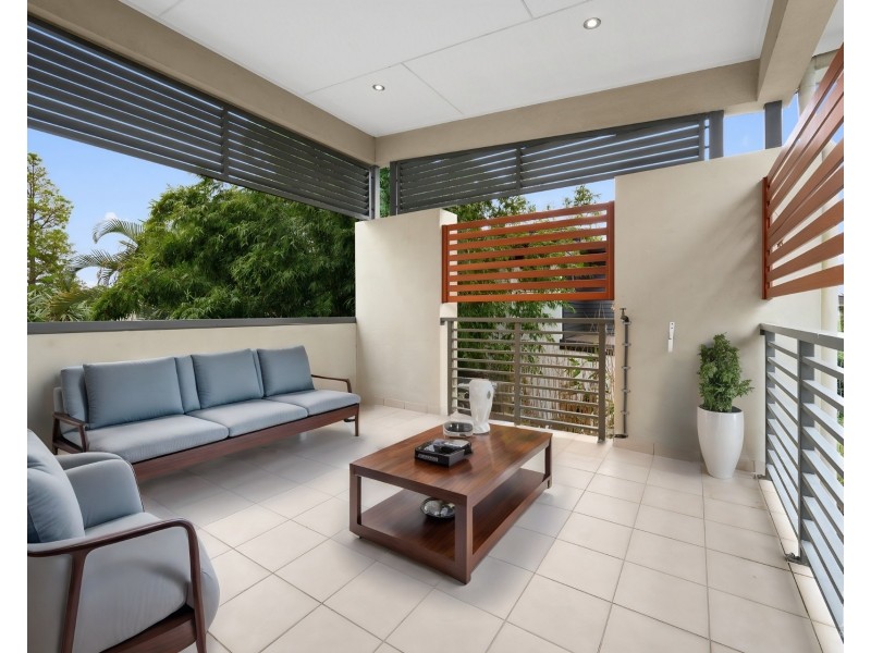 10 Cova Boulevard, Hope Island QLD 4212