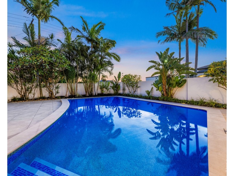20 Sonder Street, Broadbeach Waters QLD 4218