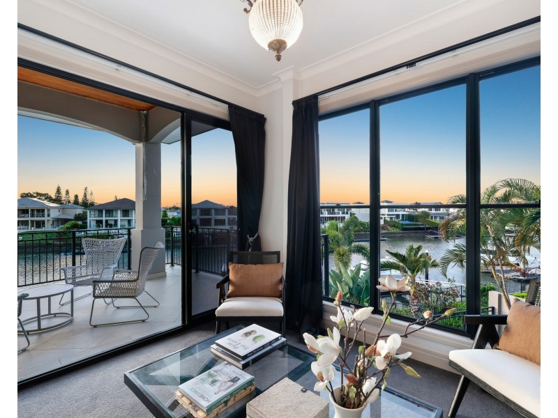 2204 Taromeo Court, Hope Island QLD 4212