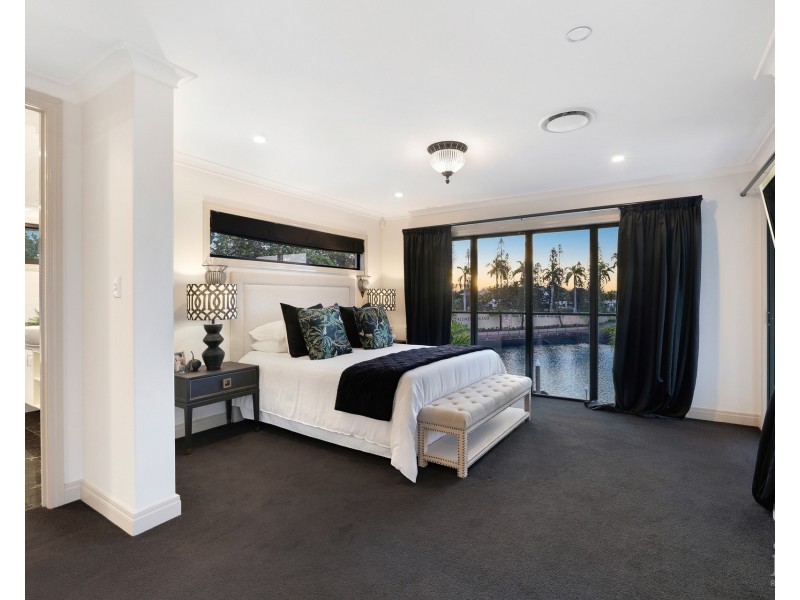 2204 Taromeo Court, Hope Island QLD 4212