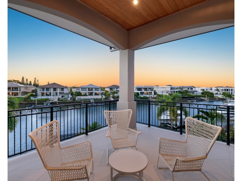 2204 Taromeo Court, Hope Island QLD 4212