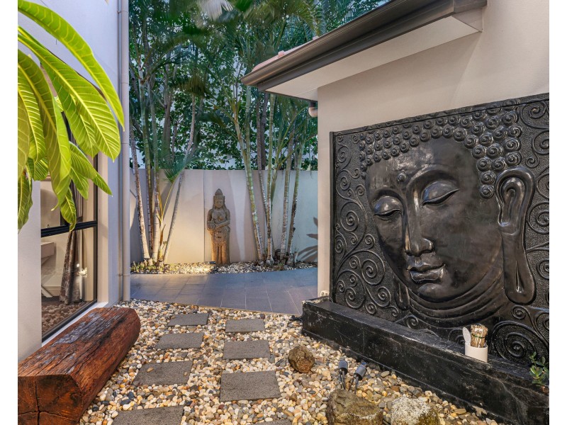 2204 Taromeo Court, Hope Island QLD 4212