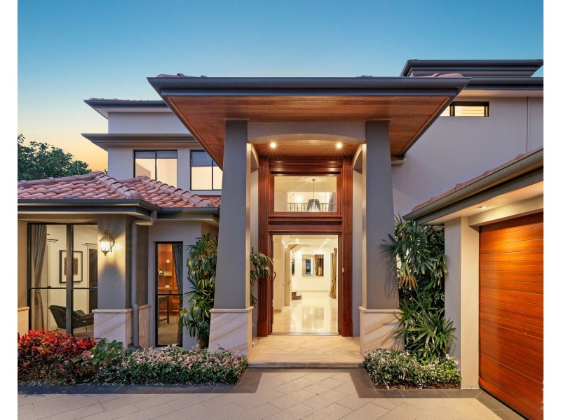 2204 Taromeo Court, Hope Island QLD 4212