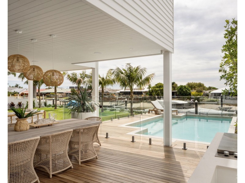 5 Paterson Place, Paradise Point QLD 4216