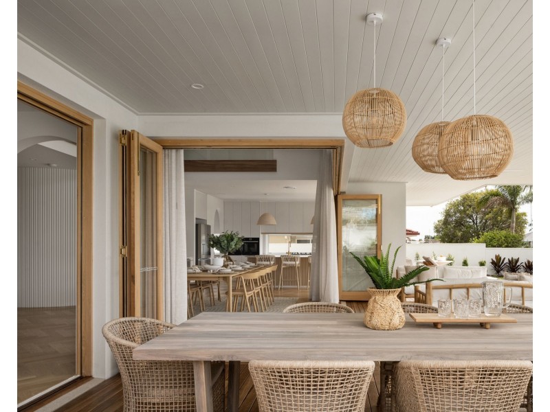 5 Paterson Place, Paradise Point QLD 4216