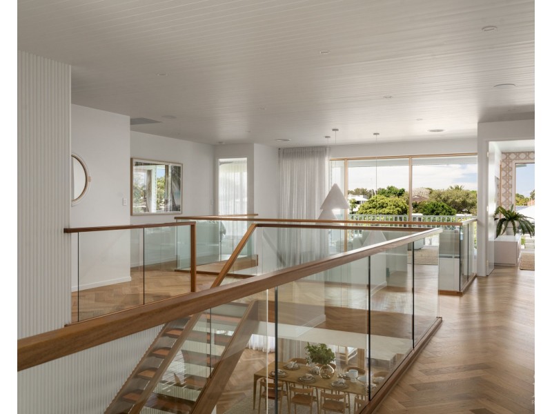 5 Paterson Place, Paradise Point QLD 4216