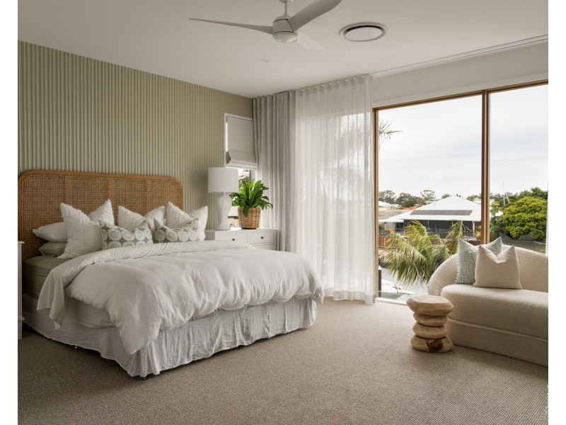 5 Paterson Place, Paradise Point QLD 4216