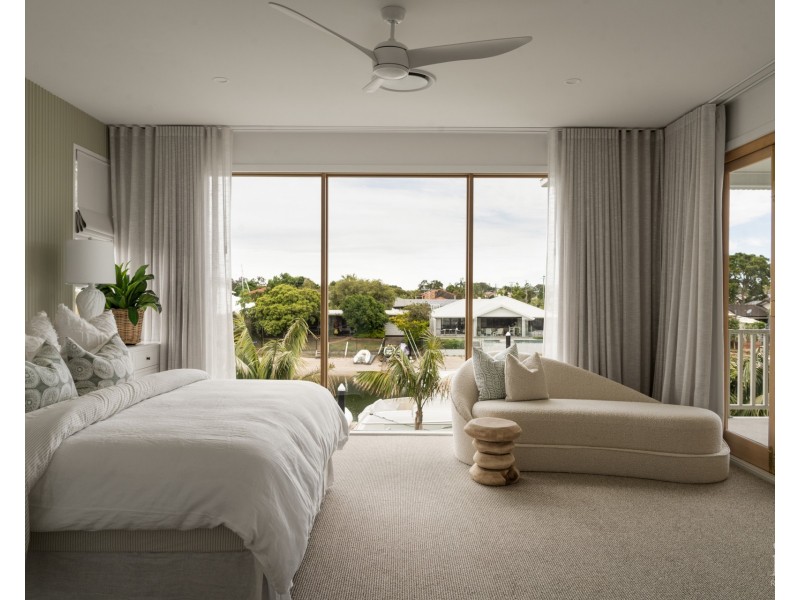 5 Paterson Place, Paradise Point QLD 4216