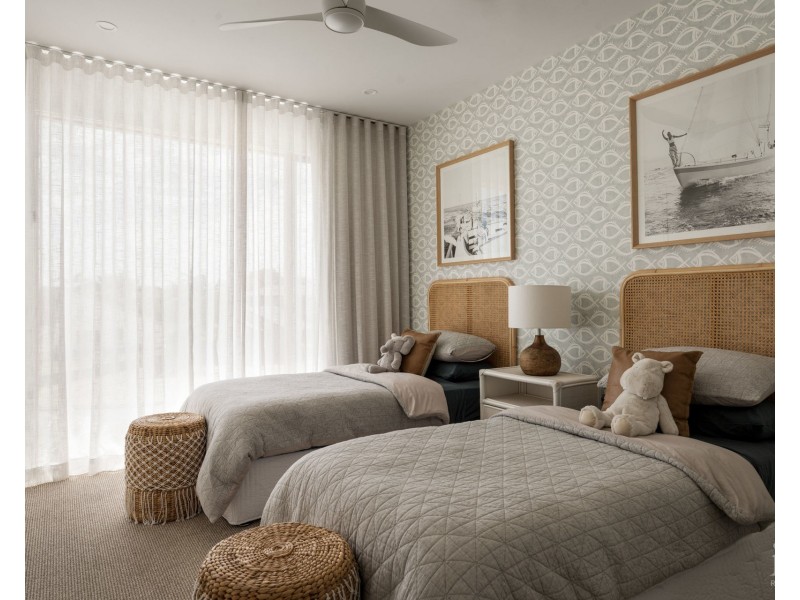 5 Paterson Place, Paradise Point QLD 4216