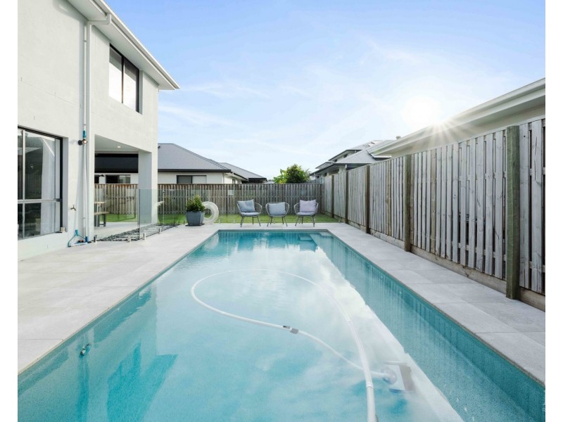 62 Emerald Drive, Helensvale QLD 4212