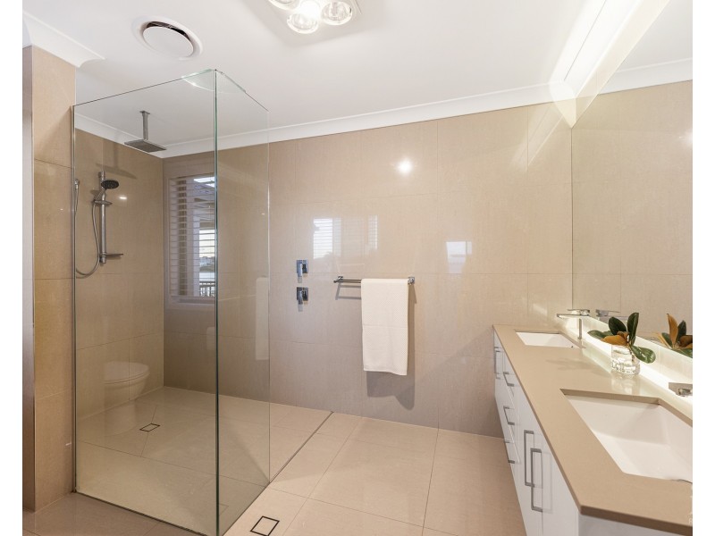 12 Queen Anne Court, Sovereign Islands QLD 4216