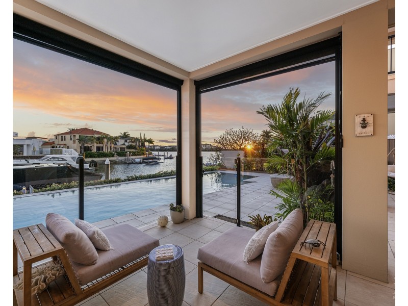 12 Queen Anne Court, Sovereign Islands QLD 4216