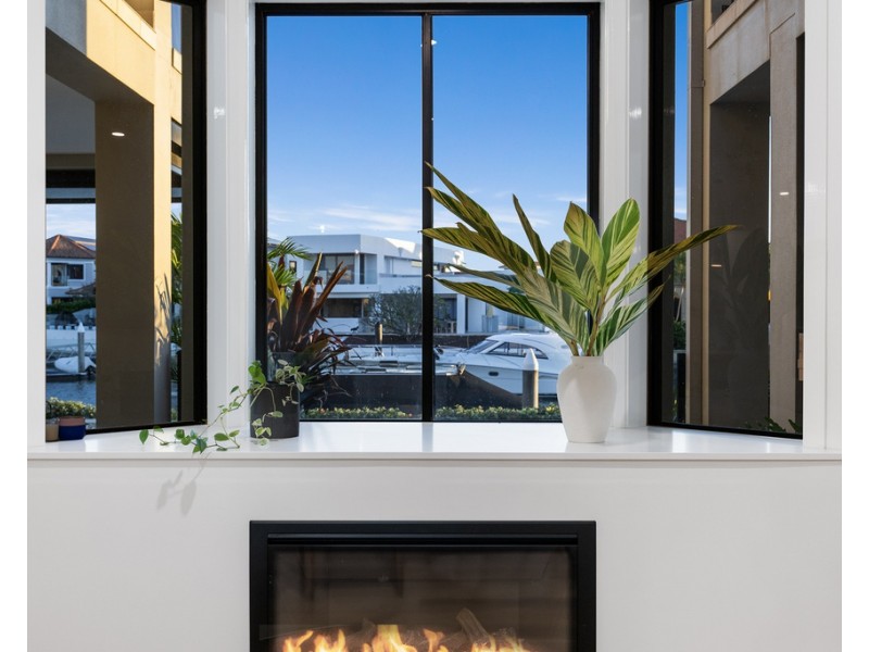 12 Queen Anne Court, Sovereign Islands QLD 4216