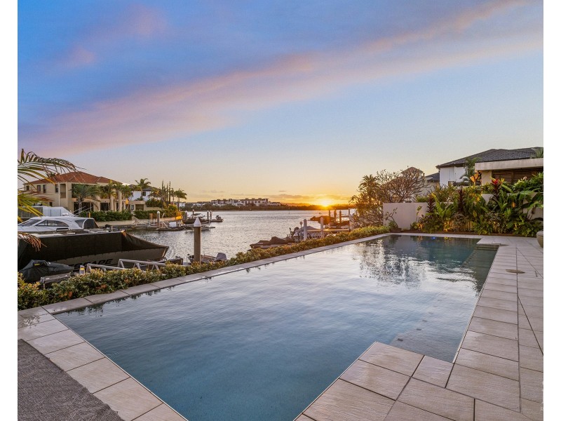 12 Queen Anne Court, Sovereign Islands QLD 4216