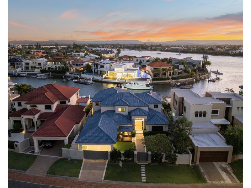 12 Queen Anne Court, Sovereign Islands QLD 4216