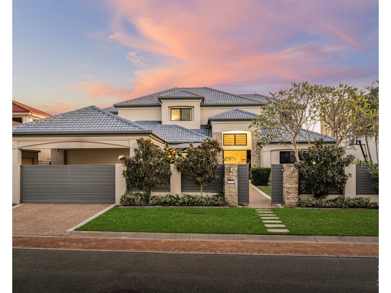 12 Queen Anne Court, Sovereign Islands QLD 4216