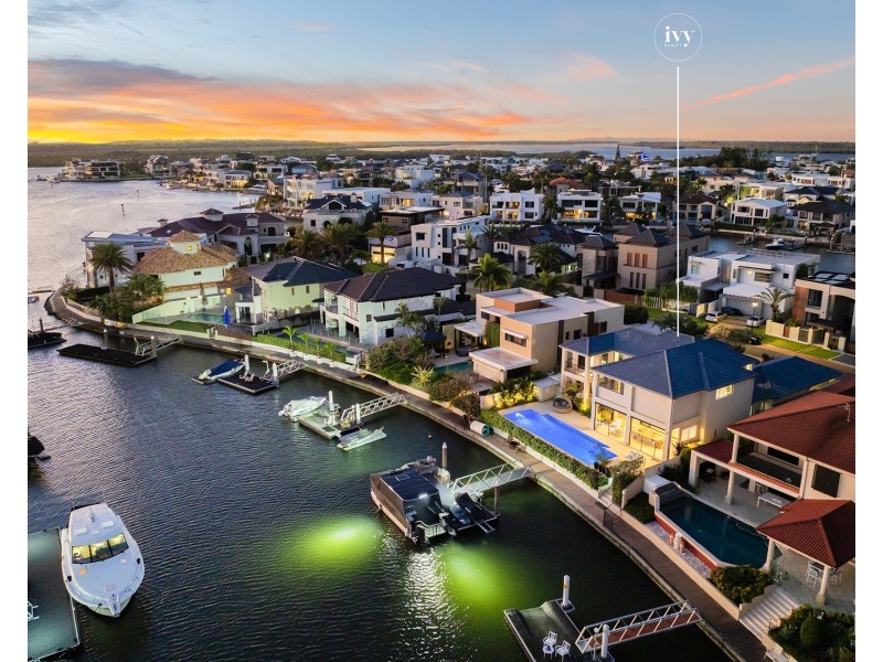 12 Queen Anne Court, Sovereign Islands QLD 4216