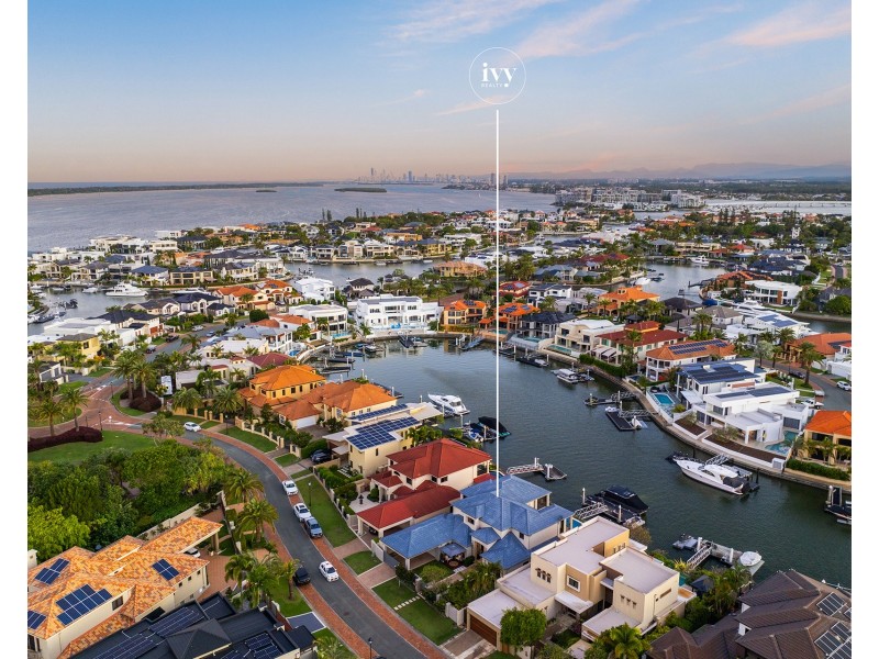 12 Queen Anne Court, Sovereign Islands QLD 4216