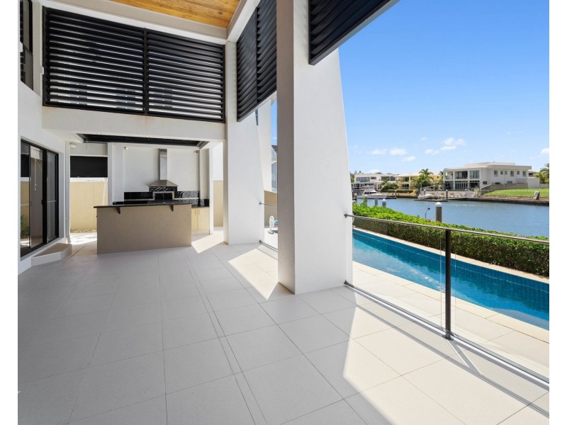 53 Royal Albert Crescent, Sovereign Islands QLD 4216