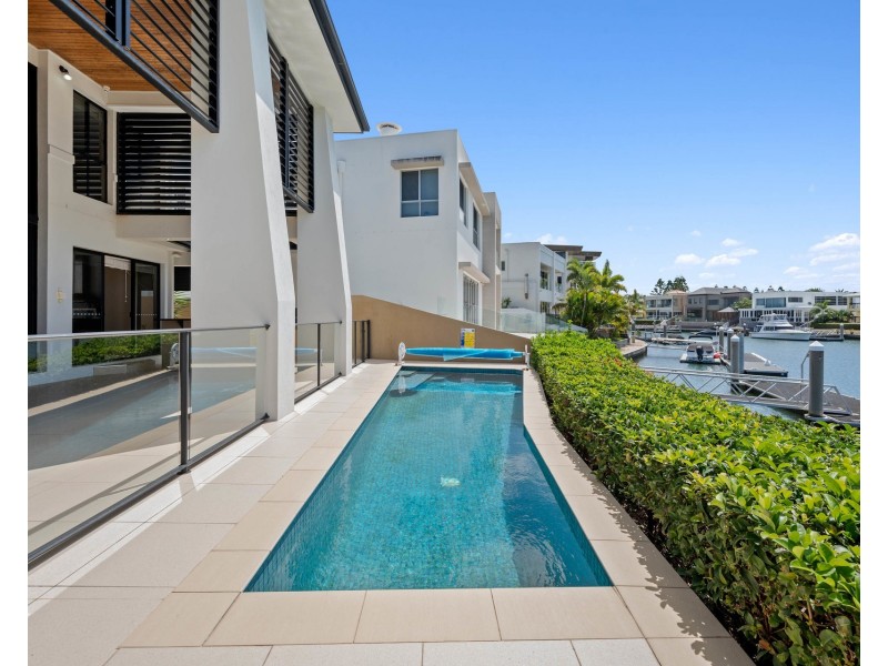 53 Royal Albert Crescent, Sovereign Islands QLD 4216
