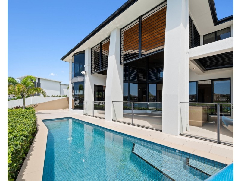 53 Royal Albert Crescent, Sovereign Islands QLD 4216