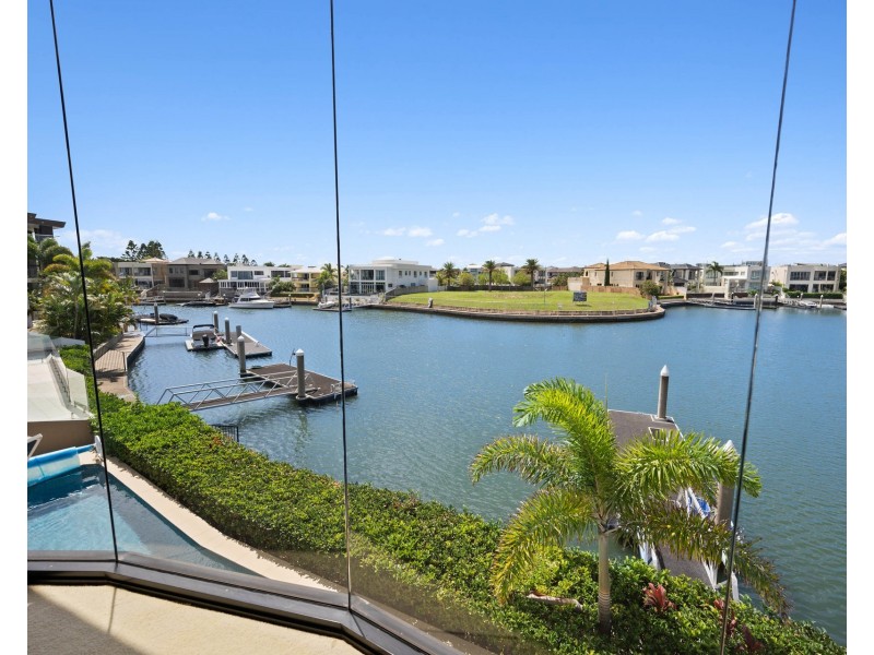 53 Royal Albert Crescent, Sovereign Islands QLD 4216