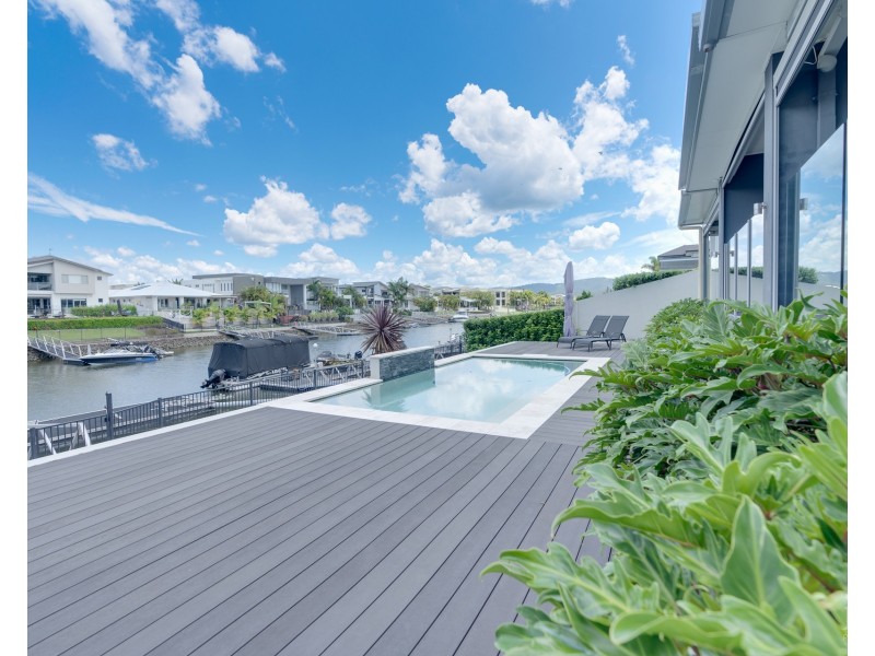 21 Harbourvue Court, Helensvale QLD 4212