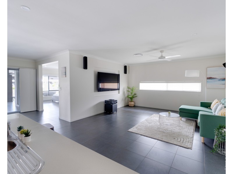 21 Harbourvue Court, Helensvale QLD 4212