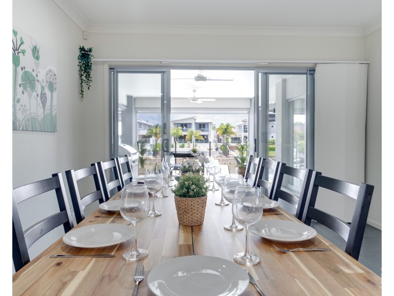 21 Harbourvue Court, Helensvale QLD 4212