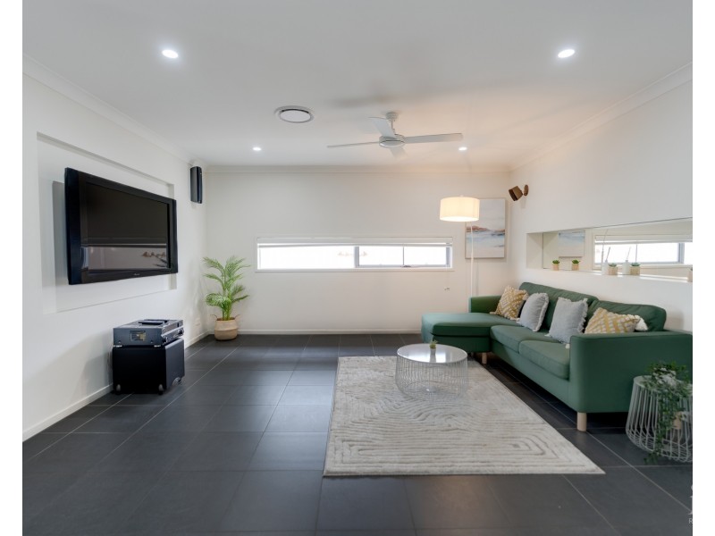 21 Harbourvue Court, Helensvale QLD 4212