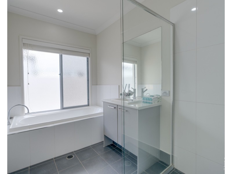 21 Harbourvue Court, Helensvale QLD 4212