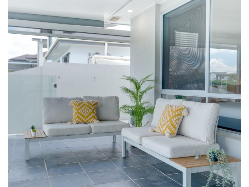 21 Harbourvue Court, Helensvale QLD 4212