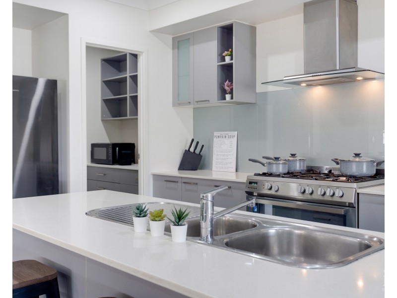 21 Harbourvue Court, Helensvale QLD 4212