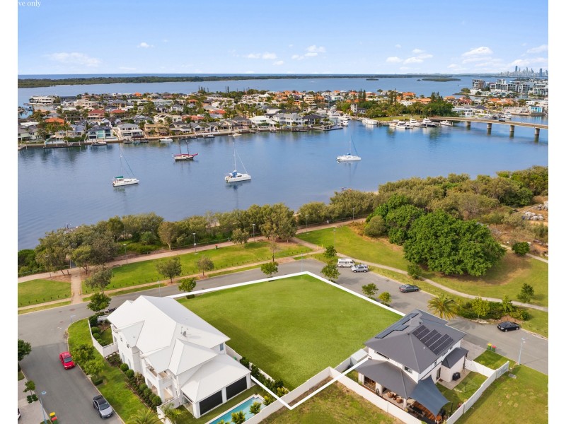 8 Oceania Way, Paradise Point QLD 4216