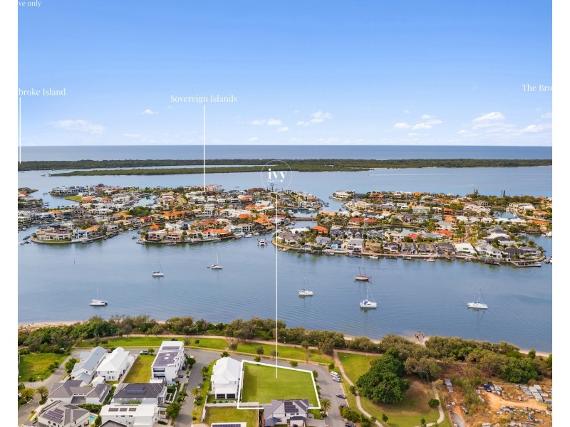 8 Oceania Way, Paradise Point QLD 4216